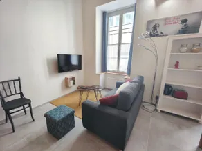 Refurbished one-bedroom apartment - 10 min from the train station on foot - Image 2