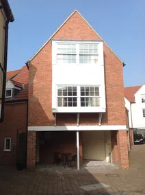 Town House in Central Wells with parking - Image 5
