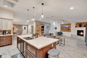Amazing specials! Large home, billiards+bar, games - Image 5