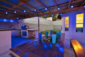 Amazing specials! Large home, billiards+bar, games - Image 4
