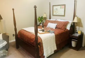 Garden & Gallery - Spa Suite - Image 5