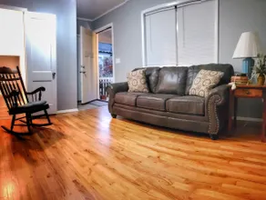 Rose's Cozy Cottage - Image 3