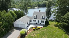 Lakefront Cottage Complete with Kayaks! - Image 3
