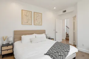Cozy Aesthetic Space For Groups Near DTLA - Image 5