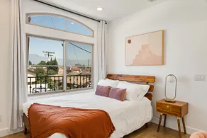 Cozy Aesthetic Space For Groups Near DTLA - Image 3
