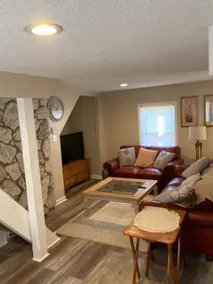 Little Yellow Cottage - Image 5