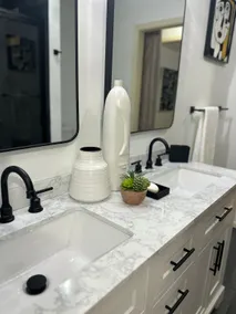 Pet friendly Spacious, modern, best location - Image 2