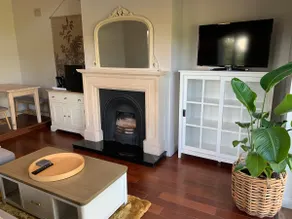 Hawthorn Mews - Contemporary Studio Getaway - Image 2