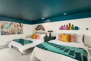 Massive Pop Art Pad! Sleeps 17 10 Mins to Downtown - Image 3