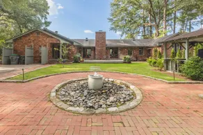 *Luxury 4 bed KING ABODE central & FREE parking* - Image 2