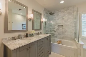 *Luxury 4 bed KING ABODE central & FREE parking* - Image 5