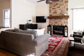 Walk to Henkel Square in RT | Curated & Charming - Image 3
