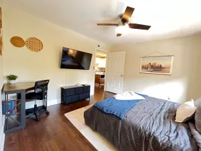 Chic Shadyside Apt w/ Balcony-1Block to Walnut St! - Image 3