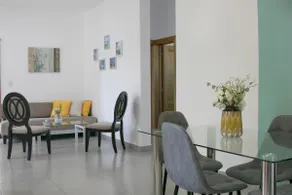 Luxury Stay + Pool in Excellent Location - Image 5