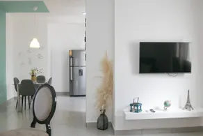 Luxury Stay + Pool in Excellent Location - Image 2