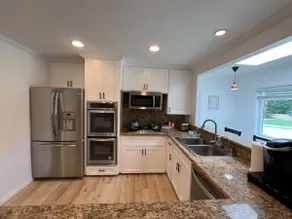 Modern 3 King Beds/Nice Yards/Long Stay/WI-FI/FWY - Image 2