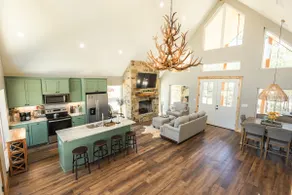 Sunnyside Cabin – Double Master Ensuites Lakefront - Image 2