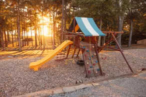 Sunnyside Cabin – Double Master Ensuites Lakefront - Image 4