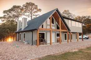 Sunnyside Cabin – Double Master Ensuites Lakefront - Image 3