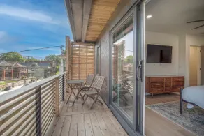 Sunflower Suite Modern Loft with Skyline Views - Image 3