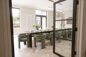 Luxury City Centre Home With Hot Tub & Parking - Image 3