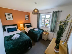 6 Guests 4 Bedroom Free Wi Fi - Image 2