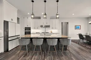 New Luxury Texas Farmhouse - Image 3