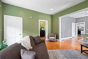 Adorable West Side Cottage-Free Parking! - Image 2