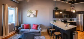 Local Discounts!-Trendy Loft In Downtown Newark - Image 2