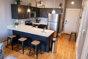 Local Discounts!-Trendy Loft In Downtown Newark - Image 3