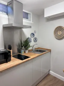 Fox's Den - Cosy City Retreat - Image 4