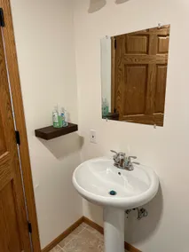 Private home,accessible,parking - Image 3