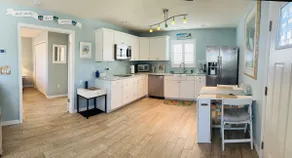 Palm Beachside Upstairs Apartment @ Daytona Beach - Image 5