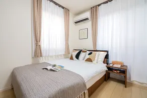 Large family-friendly home: 3 bedrooms/lots of storage space/WI-FI/kitchen/TV/Zhongyuan Station - Tobu Skytree Line 5 min walk - Image 2