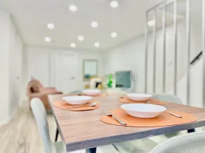 Upscale & Cozy 2 BR Apartment - Fast WiFi, Parking - Image 5