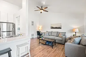 Clean & Comfy Condo steps from UNR/Min to Downtown - Image 3