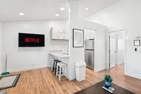 Clean & Comfy Condo steps from UNR/Min to Downtown - Image 5