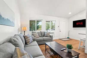 Clean & Comfy Condo steps from UNR/Min to Downtown - Image 2