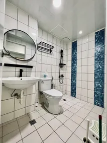 1Room/Liuhe Night Market PCHouse/MRTO5 - R10 Formosa Boulevard - Image 4