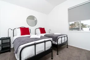 3BR Loft Apt 1min to Kingston Foreshore! - Image 4