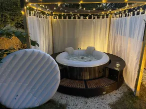 Unusual barrel and hot tub in Vallet - Image 2