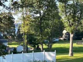 Thoroughbred & Saratoga Lake views - Image 4
