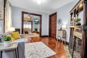 Entire 2700 SQFT House that accommodates 16+ & 6BR - Image 3