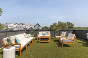 Huge Rooftop Patio at this Stunning Spacious House - Image 4