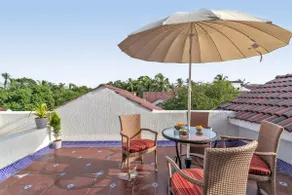 Artistic Oasis with Rooftop Terrace - Image 4
