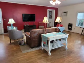Pecan Grove Cottage - Image 4