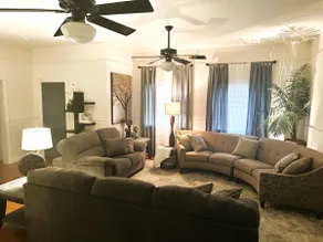 VALUE - Spacious! Breakfast, Comfy, Location! - Image 5