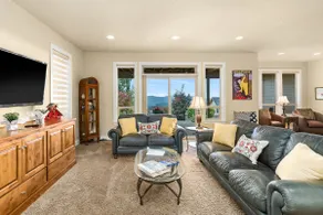 Spotless, Spacious & Private 2 Bedroom Guest Suite - Image 5