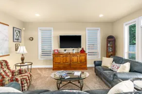 Spotless, Spacious & Private 2 Bedroom Guest Suite - Image 2