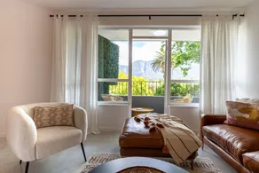 Chic apartment with a beautiful view - Image 2